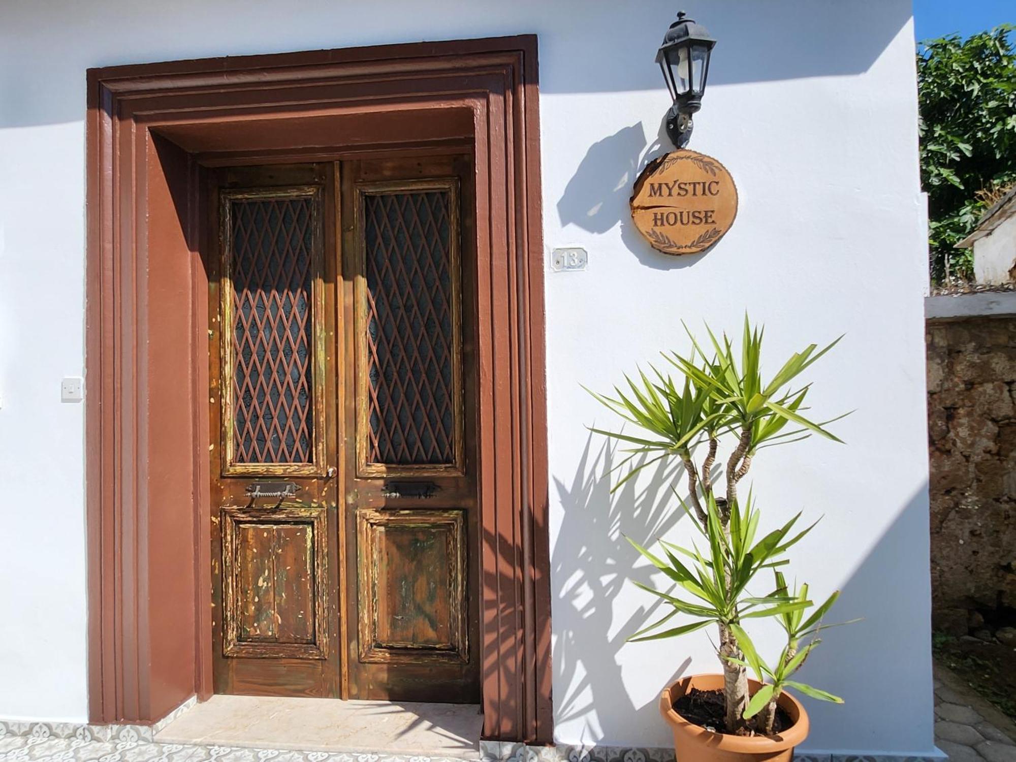 Mystic Guest House Famagusta 파마구스타 외부 사진