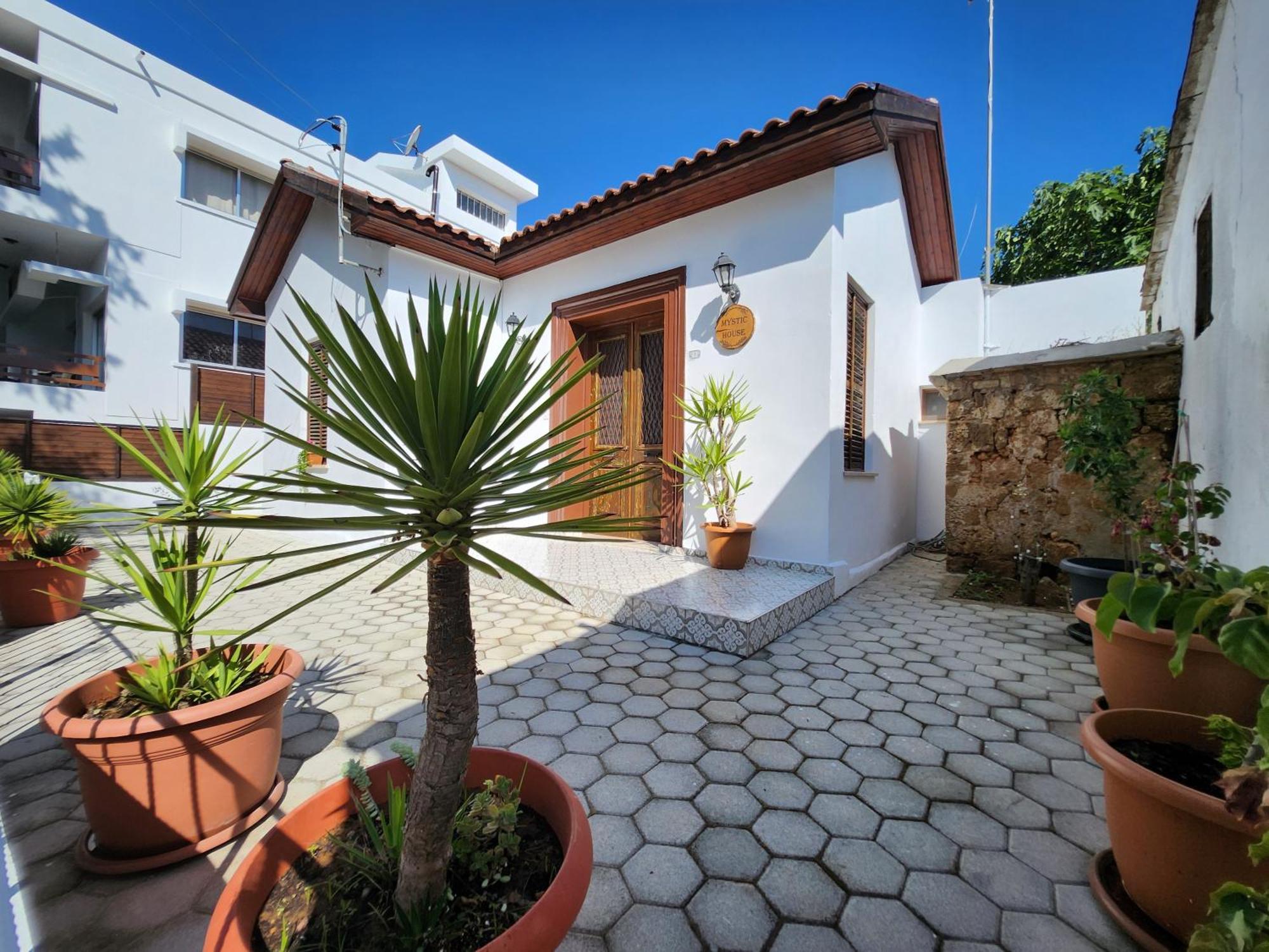 Mystic Guest House Famagusta 파마구스타 외부 사진